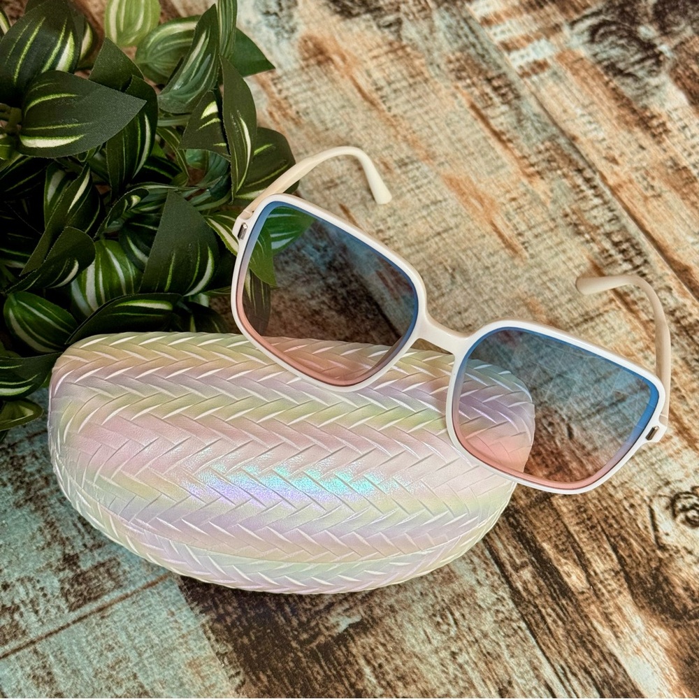 Women’s Oversized Fashion Sunglasses with Hard Case